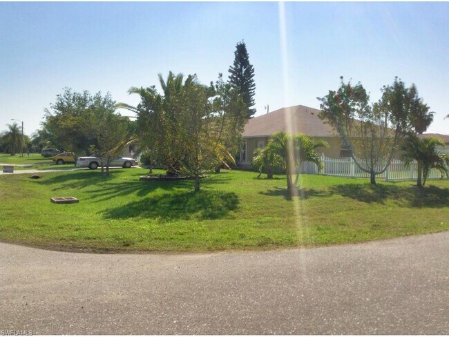 Building Photo - 1704 SE 1st St