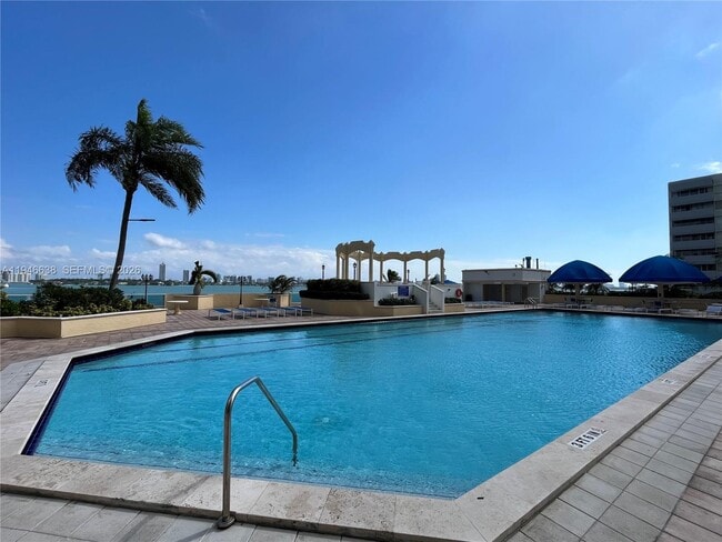 Building Photo - 7601 E Treasure Dr