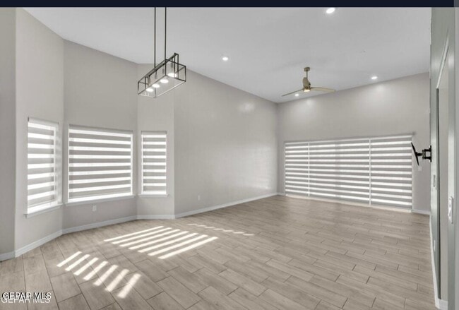 Building Photo - 13729 Lago Vista Ave