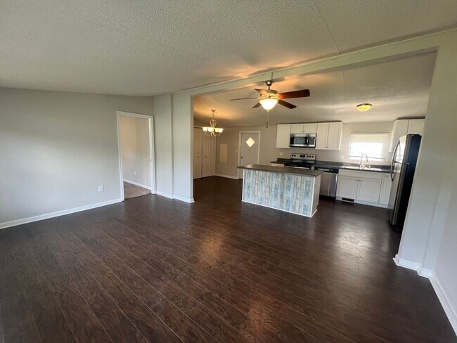 Building Photo - Introducing a charming 4-bedroom, 2-bathroom house in the desirable Gastonia, NC area
