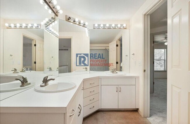 Building Photo - 10010 Irving St