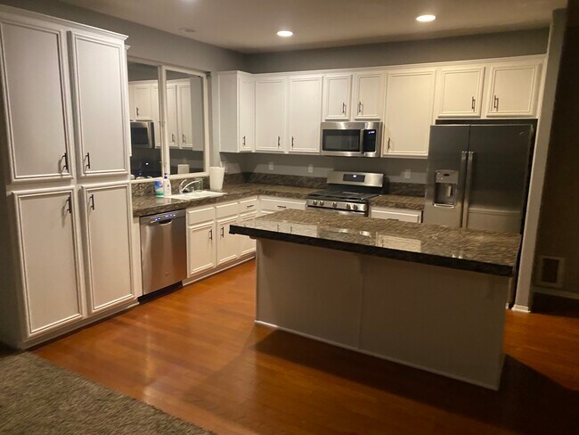 Kitchen - 1552 Shadow Hill Trl