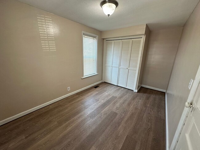 Building Photo - Beautiful 3-bedroom home with large yard