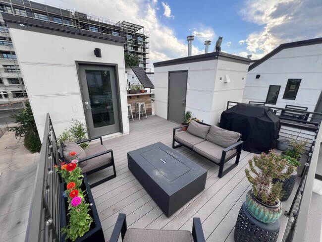 Building Photo - 3278 W Conejos Pl