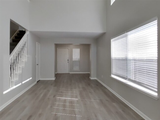Building Photo - 14907 Englebrook Dr