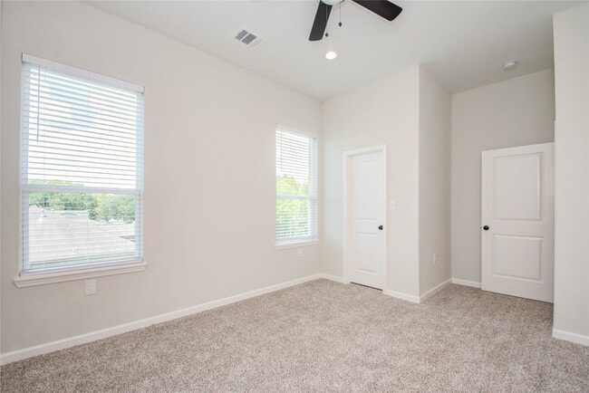 Building Photo - 4916 Sunbeam St