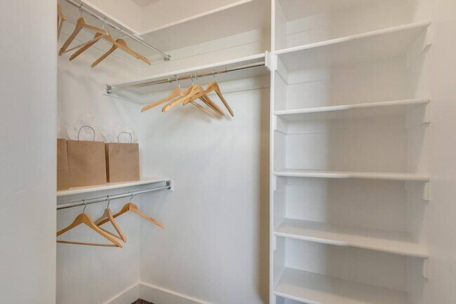 Building Photo - 5032 Bear Trap Dr