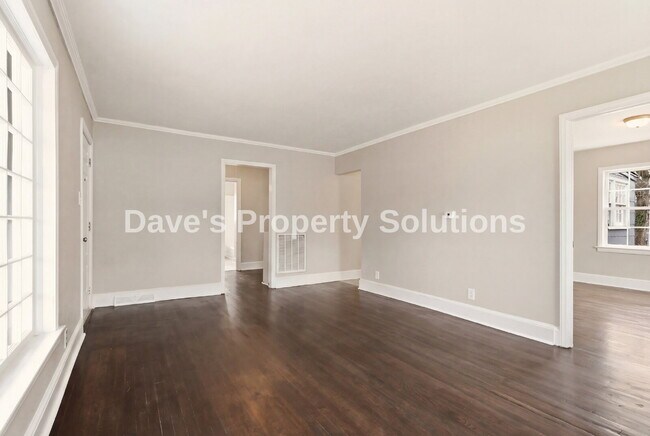 Building Photo - Beautifully updated and ready for its new tenants!