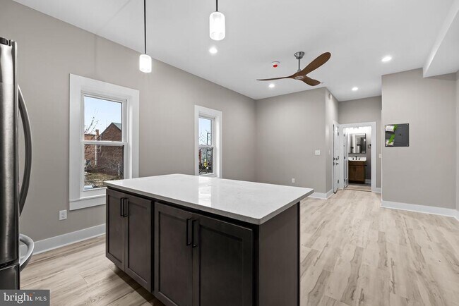 Building Photo - 400 S Conkling St