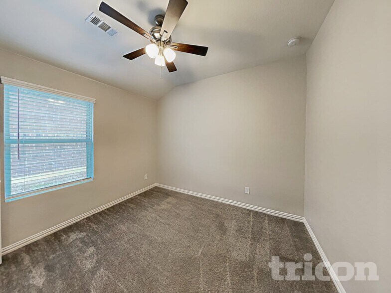 Building Photo - 275 Sunshine Ln