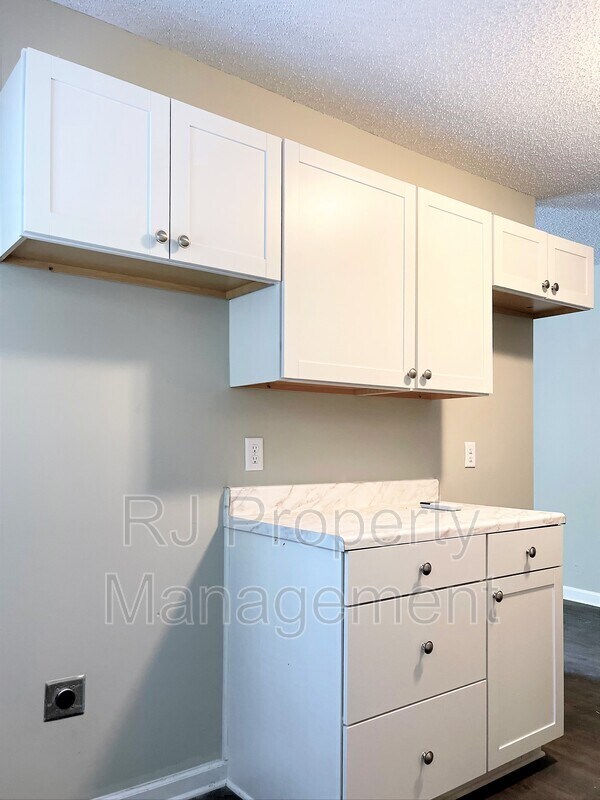 Building Photo - 1437 Castalia St