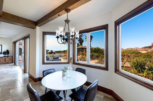 Building Photo - 3811 Vista Blanca
