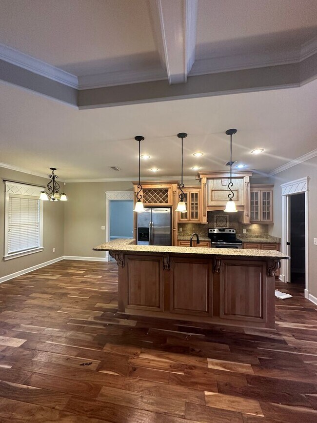 Building Photo - Shell Landing East!!! FRESH PAINT!!! NEW FLOORING!!!