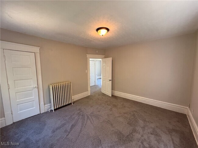 Building Photo - 842 Kenyon St