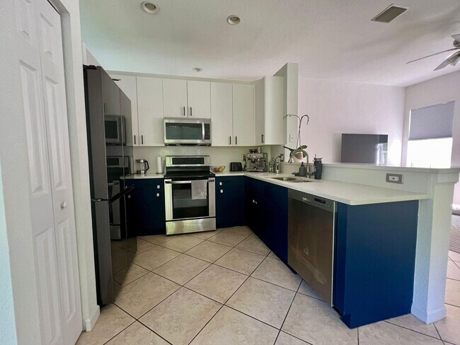 Building Photo - 522 Live Oak Ln
