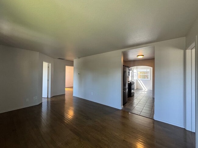 Building Photo - 3 Bedroom In East Tacoma!