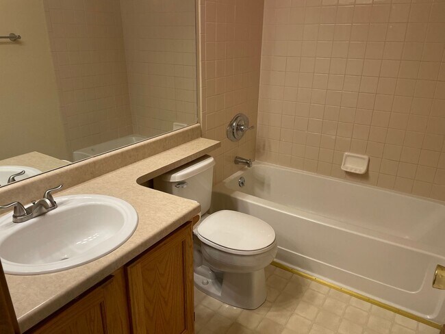 Building Photo - CHARMING 2BD RANCHER in SUNDOWN NEIGHBORHOOD - Security Deposit Waiver Available