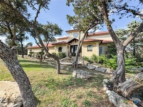 Building Photo - 2000 Village Oak
