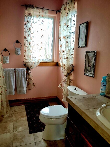 Building Photo - 135 Hideaway Dr