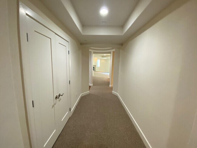 Building Photo - 11611 Montana Avenue, Unit 205