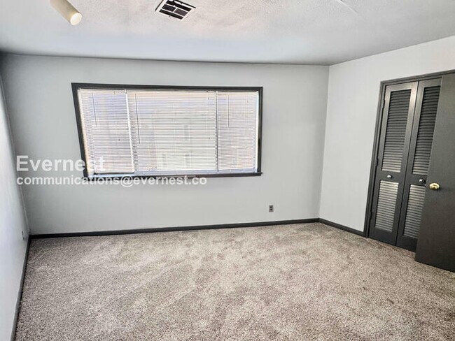 Building Photo - 1327 S Lawton Ave