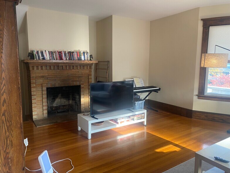 Living Room - 616 Whalley Ave