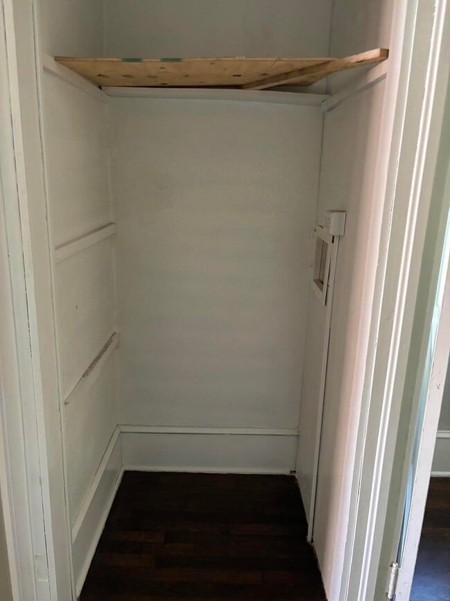 Building Photo - 41 W Charlotte Ave