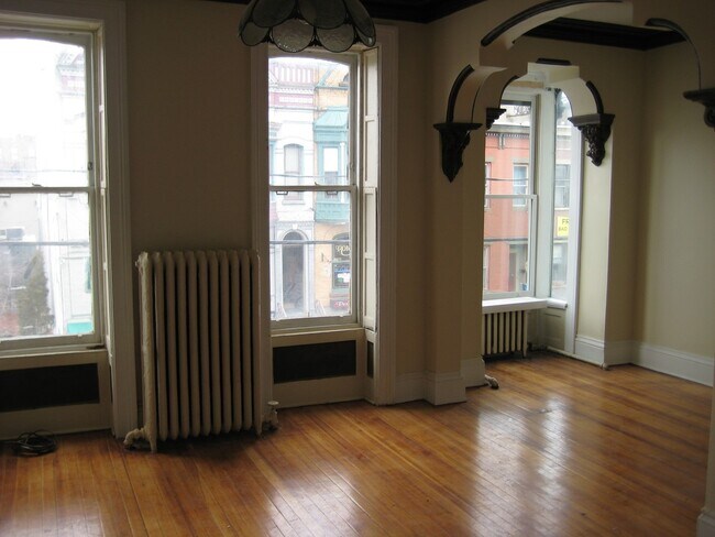 Primary Photo - 300 Lark St