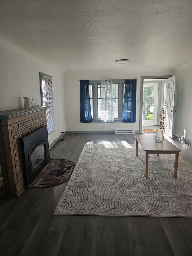 Building Photo - 2ba 1ba with Garage