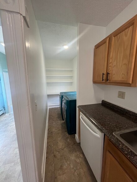 Washer / Dryer - 704 Enfield St