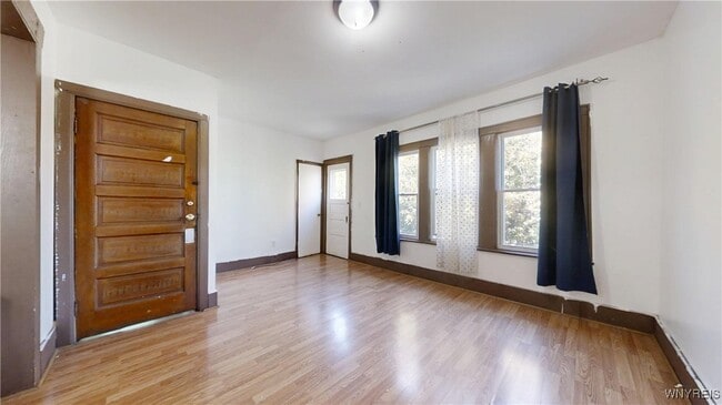 Building Photo - 173 Grote St