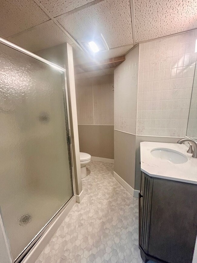 Building Photo - 4-Bedroom, 2-Bathroom Home In Lancaster!