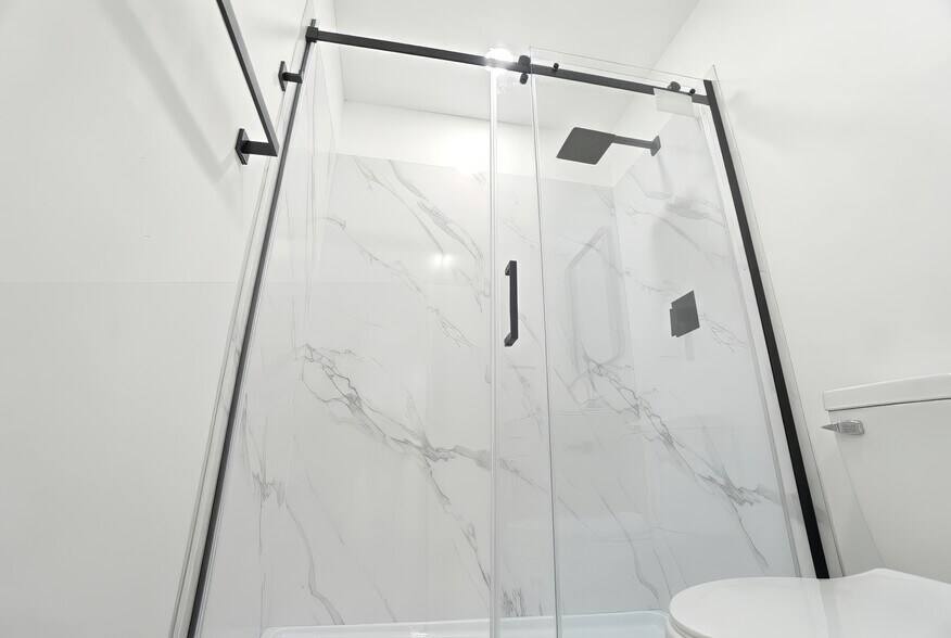 Building Photo - 509 N Rosedale Ave