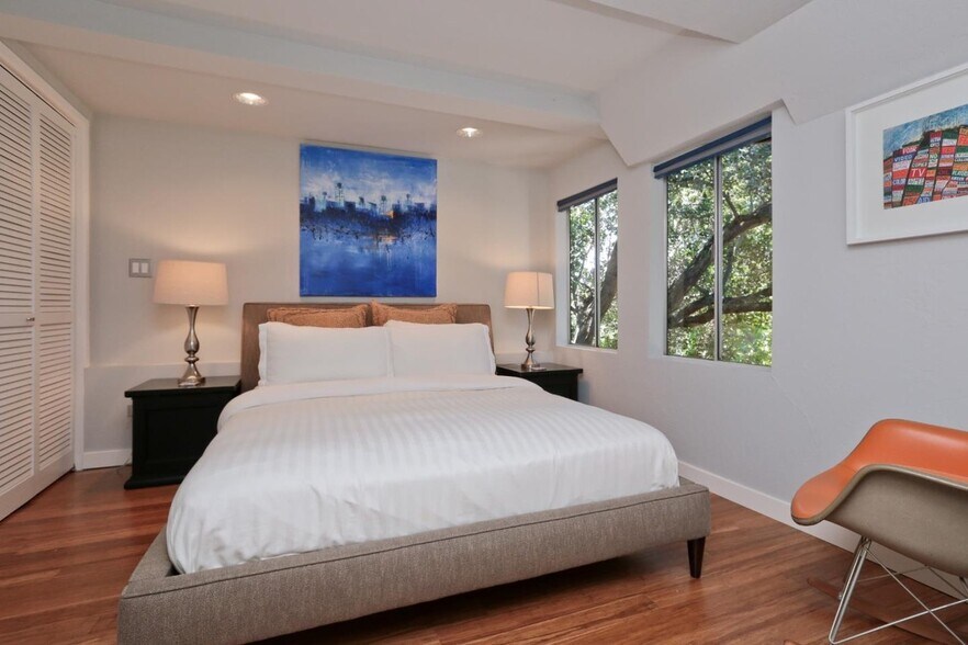 Building Photo - 3534 Oak Knoll Dr