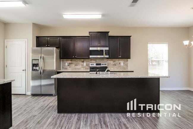 Building Photo - 357 Hawthorn Dr