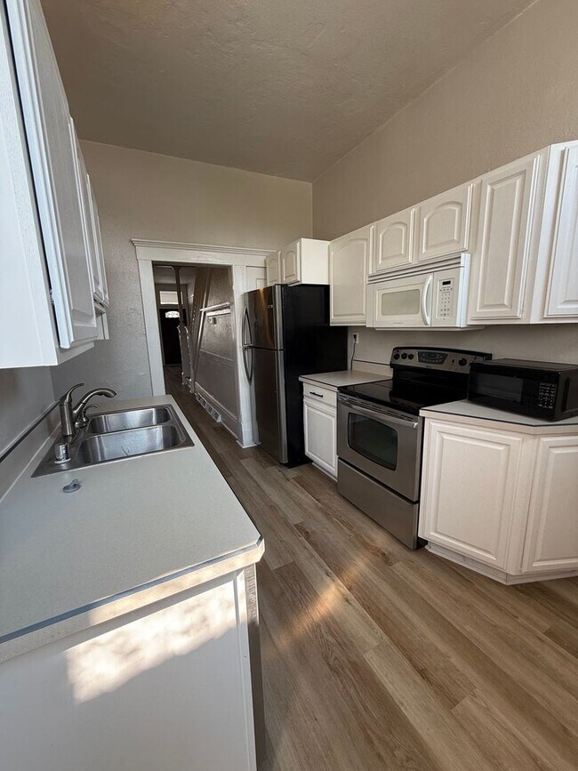 Building Photo - 720-722 W Granite