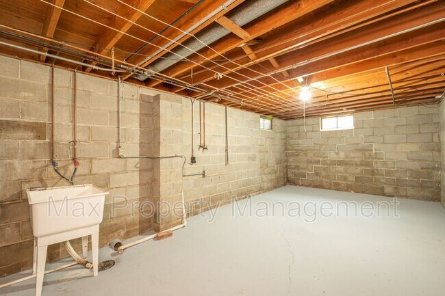 Building Photo - 3934 Oakshire Rd