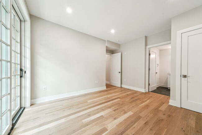Building Photo - 8 Husted Ln