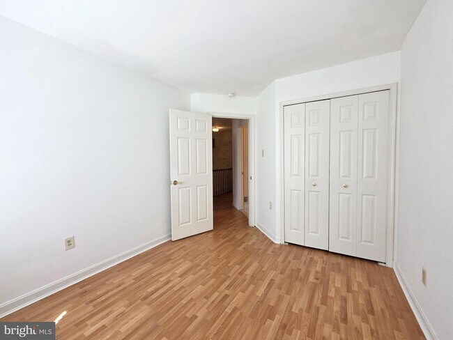 Building Photo - 937 Walnut Wood Rd