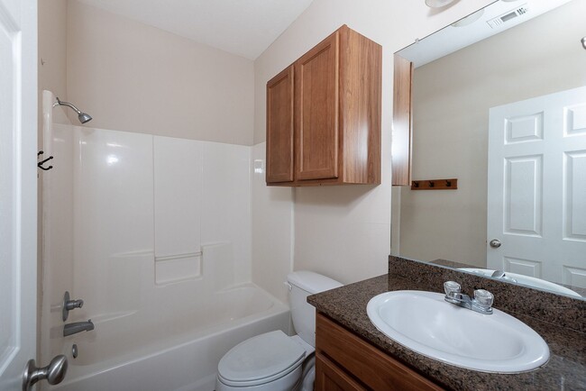 Building Photo - 3 Bed + 3 Bath - Spacious Townhome