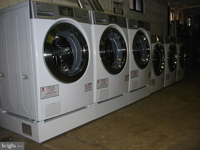 Building Photo - 6726 W Wakefield Dr