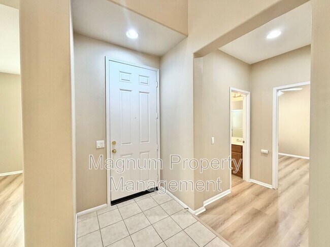 Building Photo - 29751 Maxmillian Ave