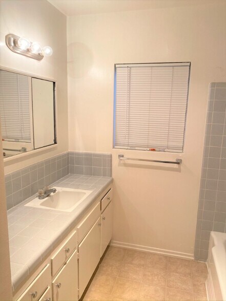 Building Photo - 638 Silverwood Ave