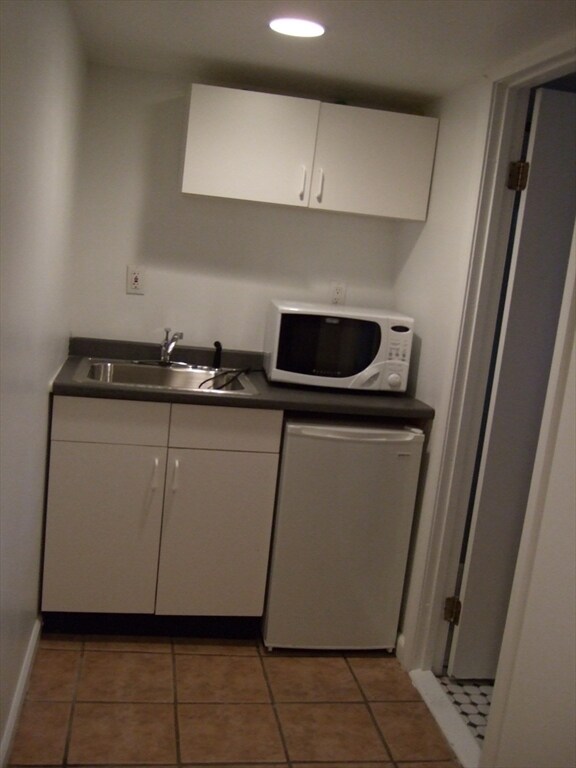 Building Photo - 38 Holman St
