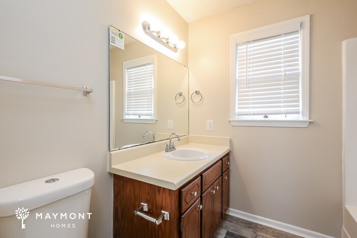 Building Photo - 602 Creek Dr