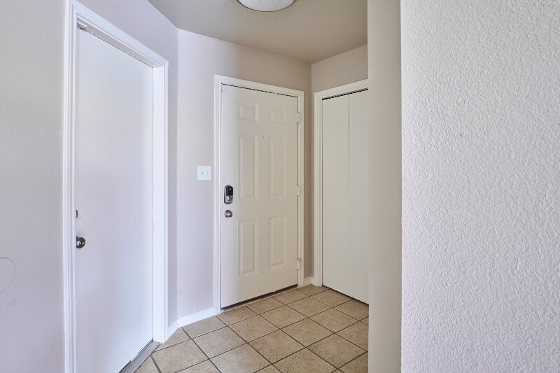 Building Photo - 1582 Parkfield Cir