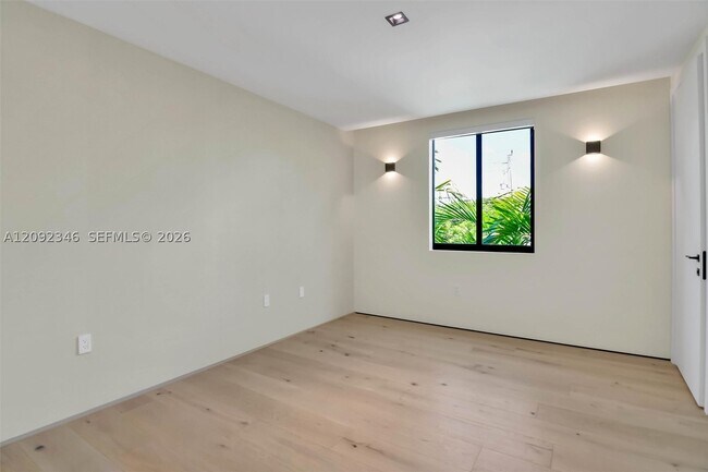 Building Photo - 135 SW 29th Rd