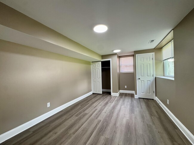 Building Photo - 2564 Millbrook Dr