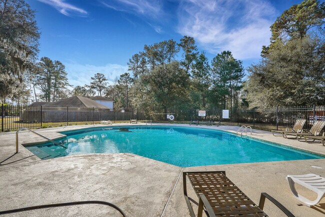 Building Photo - 136 Meadowside Ln