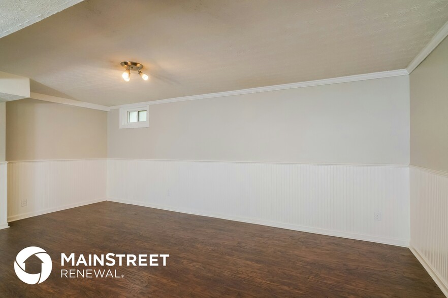 Building Photo - 3208 Cabinwood Dr